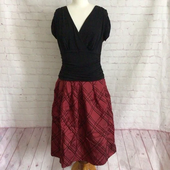 Dress Barn Collection Red and Black V-Neck Formal Dress - Size 12 - Picture 1 of 13